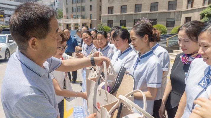 甘肅文旅集團(tuán)“夏送清涼”情暖一線員工