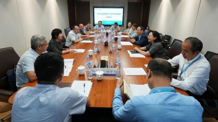 8月29日，甘肅文旅集團黨委書記、董事長石培文與到訪的讀者出版集團黨委書記、董事長張斌強一行進行座談。雙方圍繞深化國企合作、推動文化資源與旅游產業協同發展進行了深入交流。讀者出版集團黨委副書記、總經理